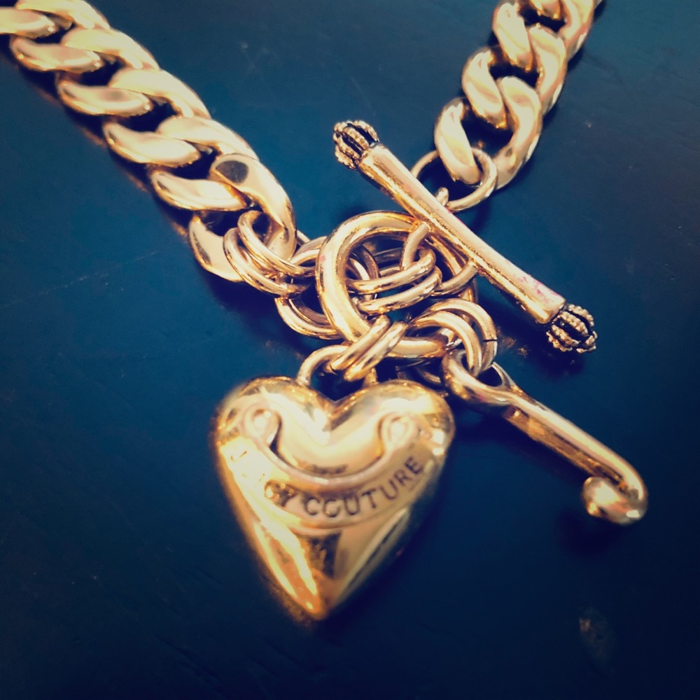 JUICY COUTURE GOLD CHARM NECKLACE 💛